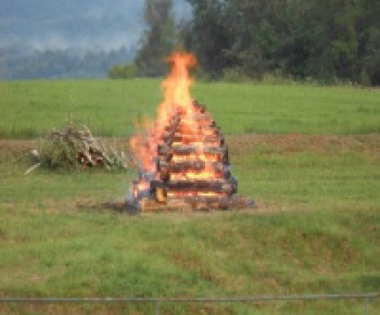 XIX. ročník Stretnutia pri vatre v obci Becherov